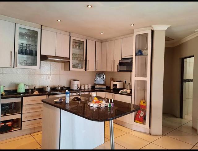 3 BEDROOM HOUSE FOR SALE IN VANDERBIJLPARK SE 8